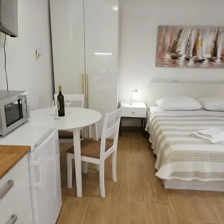In With Sea View, Terrace, Air Conditioning, Wi-fi شقة