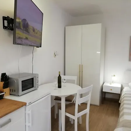 Apartment In With Sea View, Terrace, Air Conditioning, Wi-fi