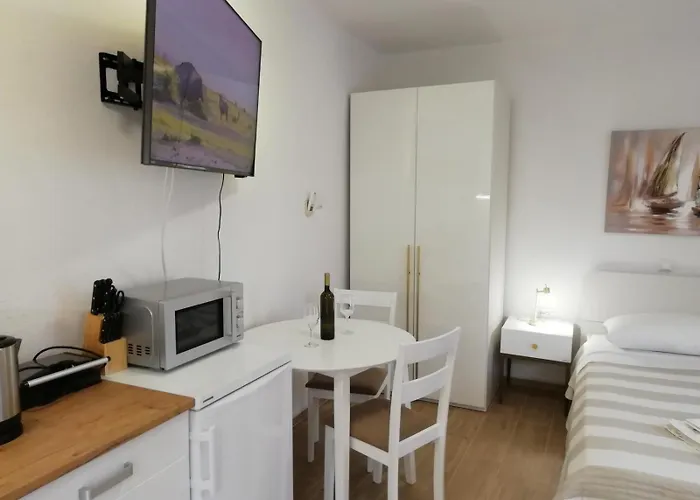 Lejlighed In With Sea View, Terrace, Air Conditioning, Wi-fi